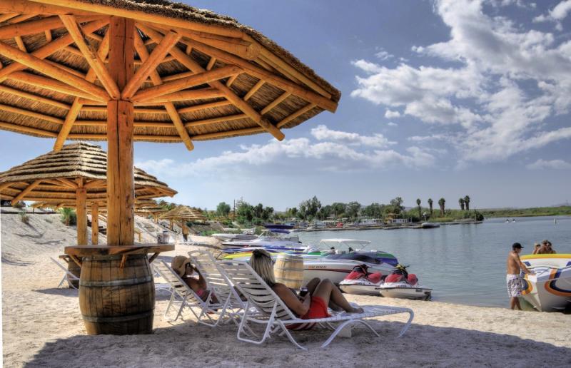 Pirate Cove Resort & Marina Needles Dış mekan fotoğraf