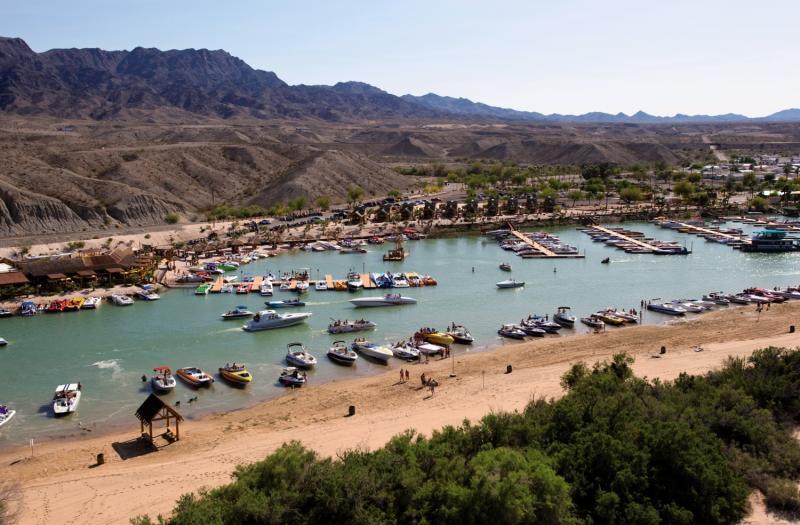 Pirate Cove Resort & Marina Needles Dış mekan fotoğraf