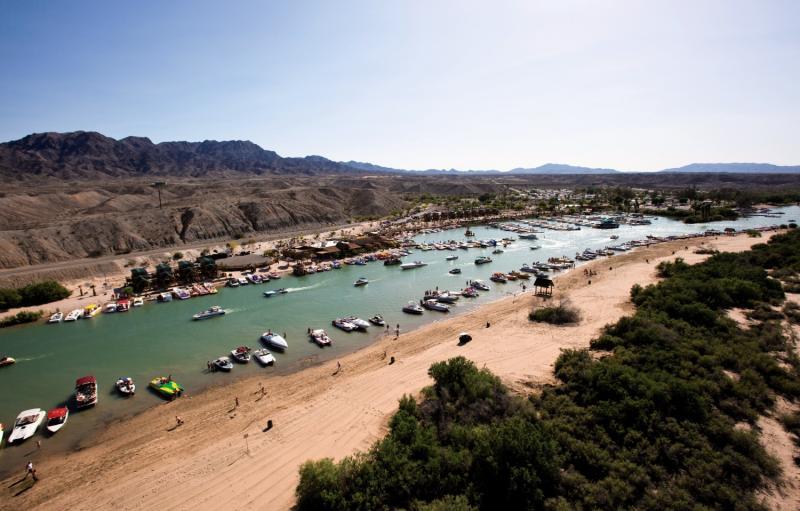 Pirate Cove Resort & Marina Needles Dış mekan fotoğraf